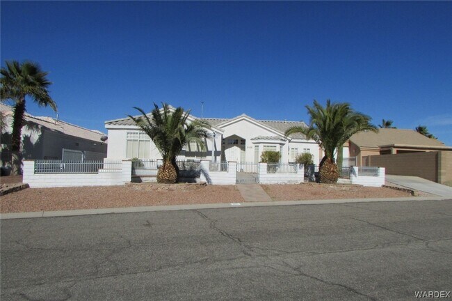 Foto del edificio - 2125 Desert Palms Dr