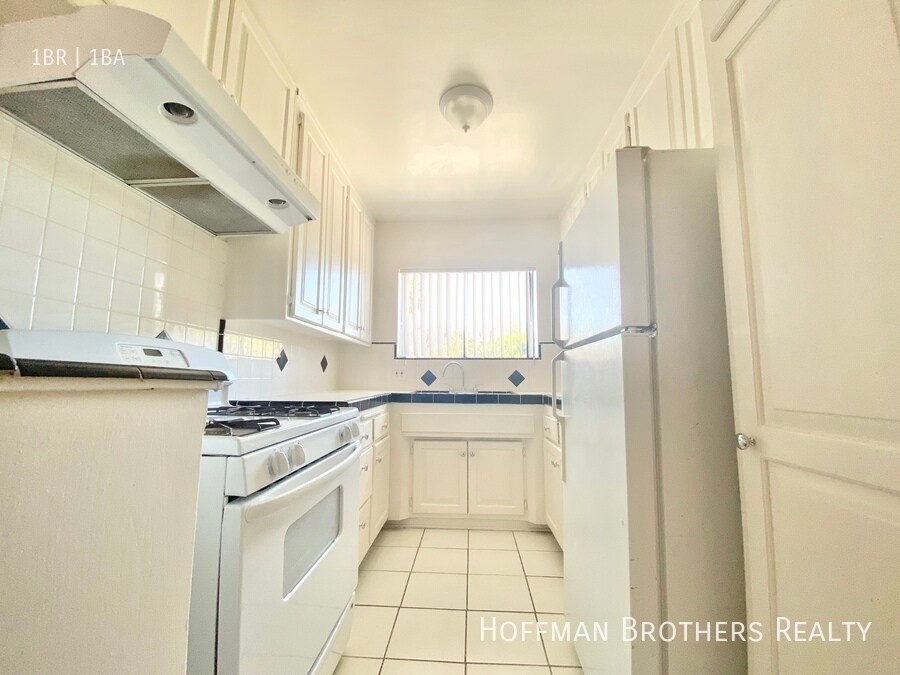 Primary Photo - 1220 Cole Pl Los Angeles, CA 90038