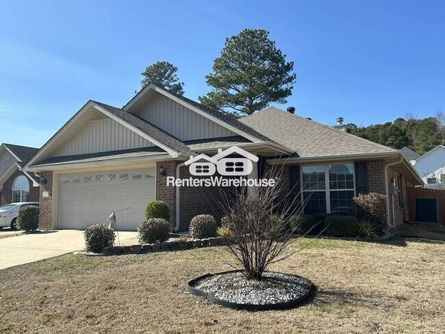 Foto del edificio - Make this 4 bedroom 2 bathroom brick home