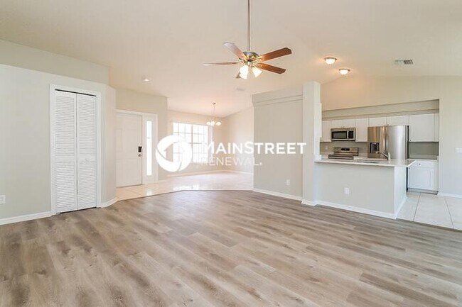 Building Photo - 3 Bedroom Pet-Friendly Home in Spring Hill, FL with Main Street Renewal