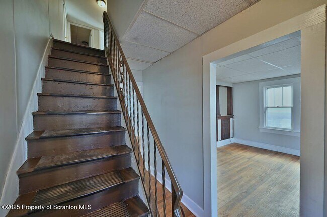 Foto del edificio - 416 E Market St