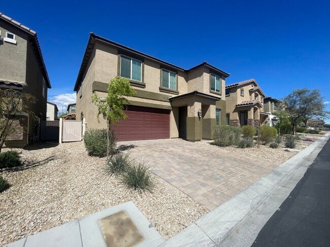 Building Photo - Beautiful 5 bedroom house with 1 bed downs...