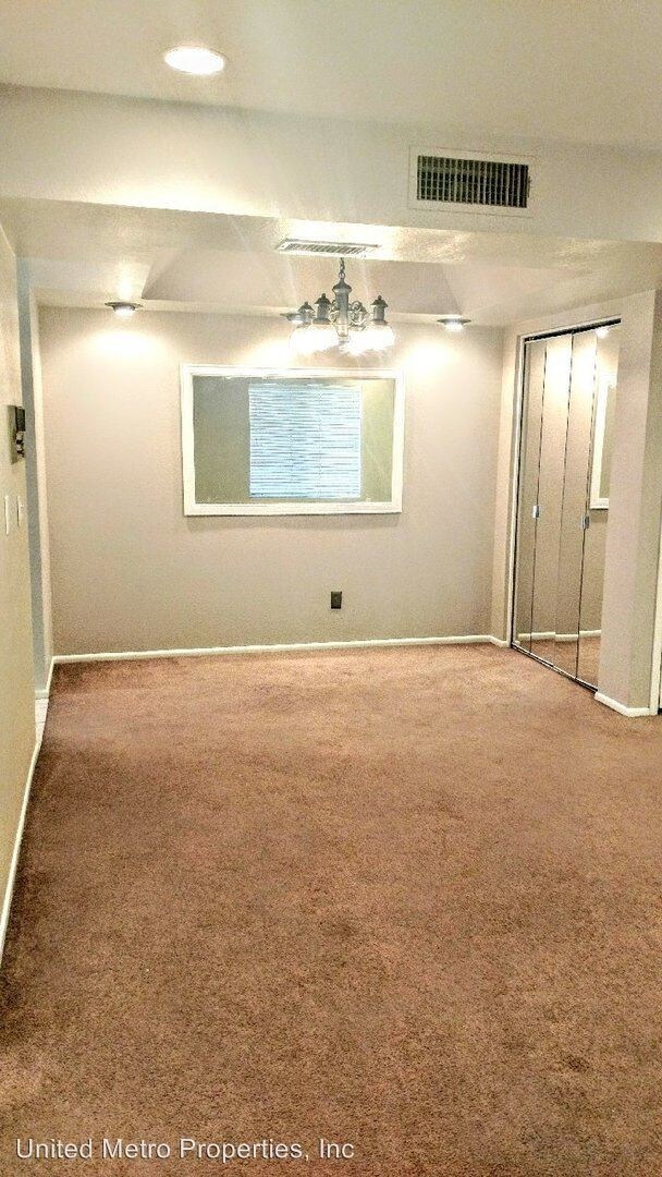 Building Photo - 2 br, 2 bath House - 717 E. Lola Dr.