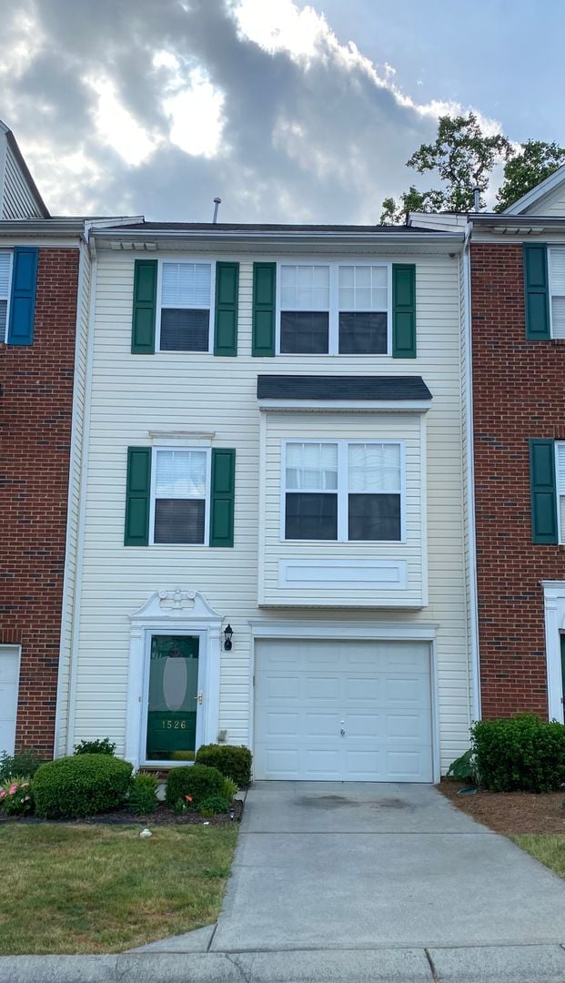 Exclusively Offered by Muse Realty, LLC - Exclusively Offered by Muse Realty, LLC House