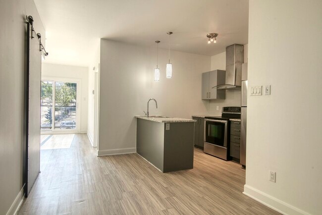 Photo du bâtiment - 6600 Av. de Darlington