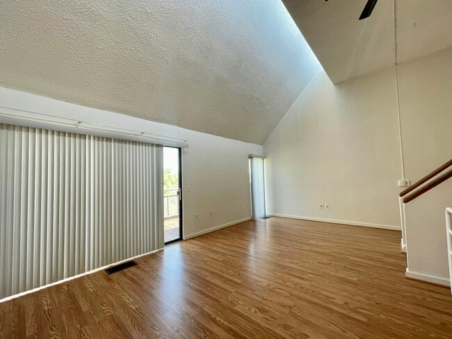 Building Photo - 2204 Deerfern Crescent