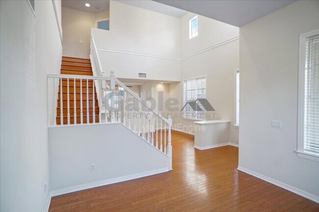 Foto del edificio - 24322 Alyssum Pl