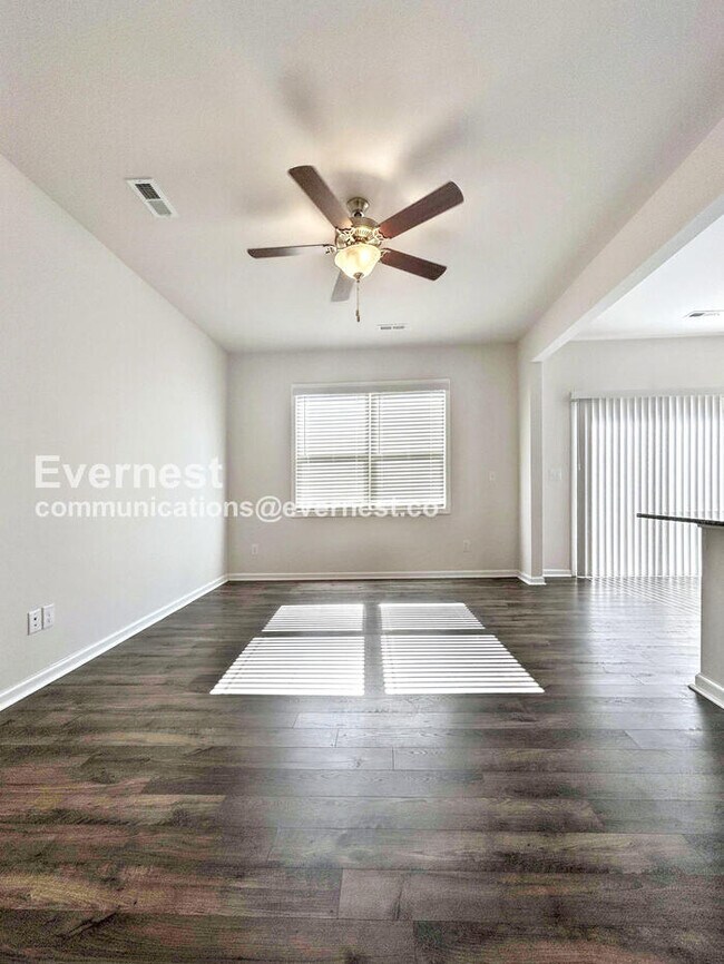 Foto del edificio - 8153 Sheffield Dr.