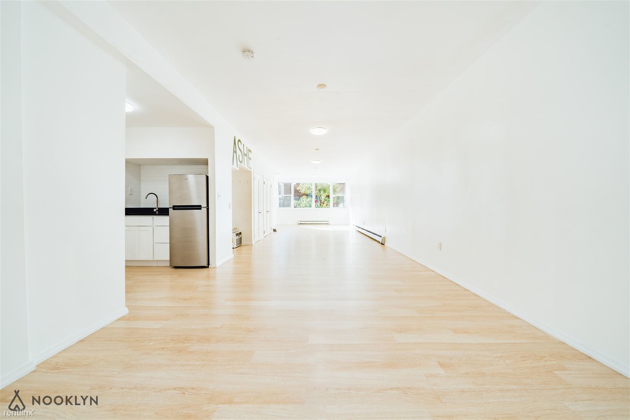 Foto principal - Studio, 1 bath Apartment - 525 Nostrand Ave