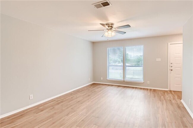 Foto del edificio - 2511 Cypress Ln
