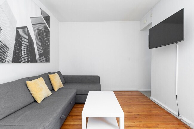 Foto del edificio - 315-317 East 95th Street-SI ID1032046P