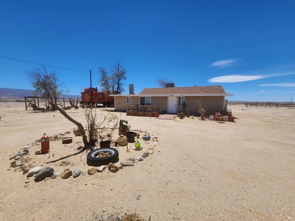 Foto principal - Beautifully Unique 3 bedroom 2 bath Home
