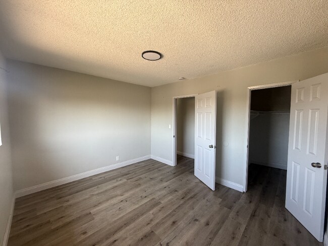 Foto del edificio - 1431 W 104th St