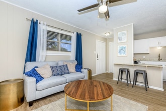 Building Photo - Oak Creek Apartments