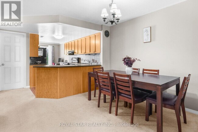 Photo du bâtiment - 258 Meadowbreeze Dr