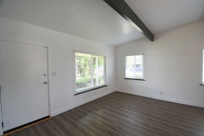 Foto del edificio - 6417 Whitsett Ave