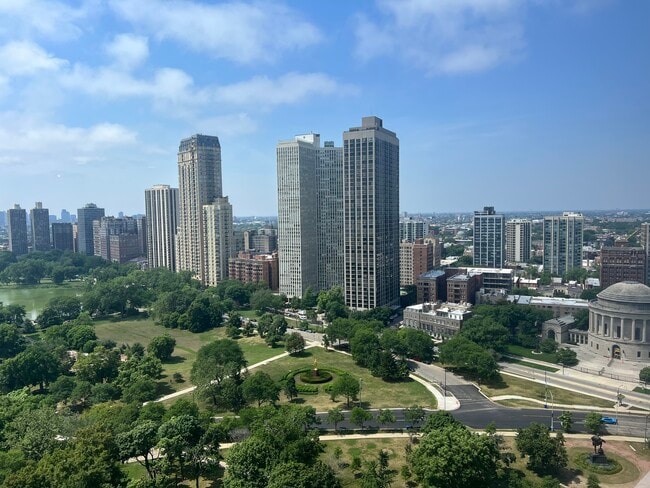 Building Photo - 2800 N Lake Shore Dr
