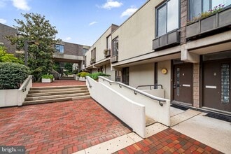 Building Photo - 2302 Wineberry Terrace