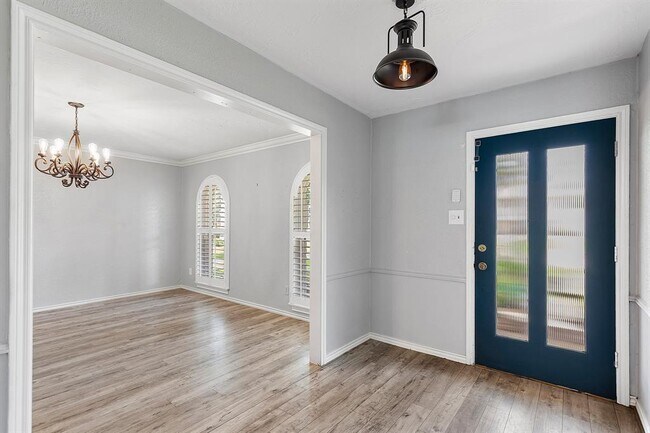Foto del edificio - 8123 Devonwood Ln