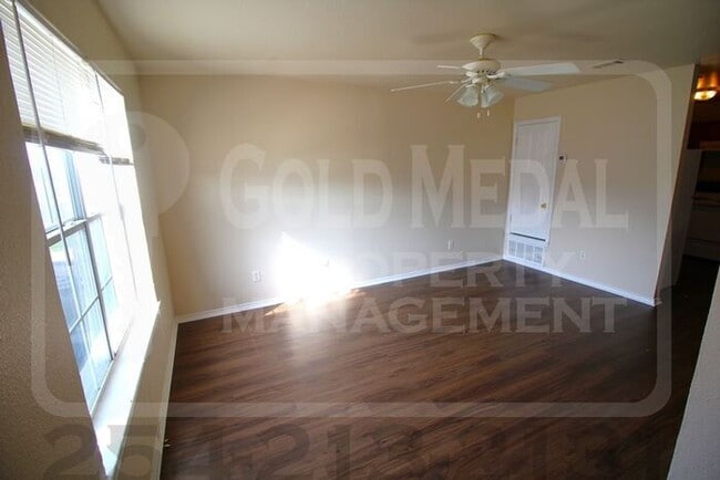 Building Photo - 3402 Barcelona Dr