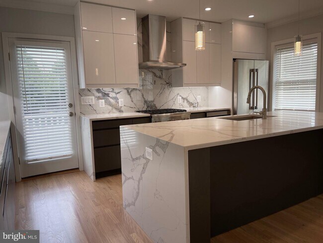 Building Photo - 1311 Allison St NE