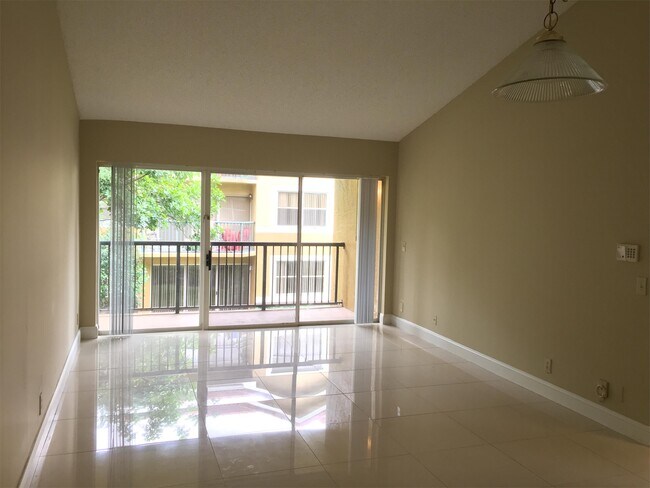Foto del edificio - 9001 Wiles Rd
