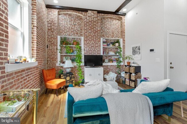 Building Photo - 2045 Trenton Ave