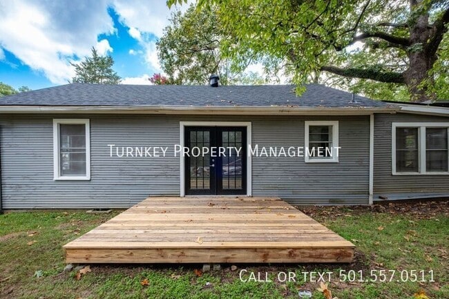 Building Photo - 324 N Jackson St