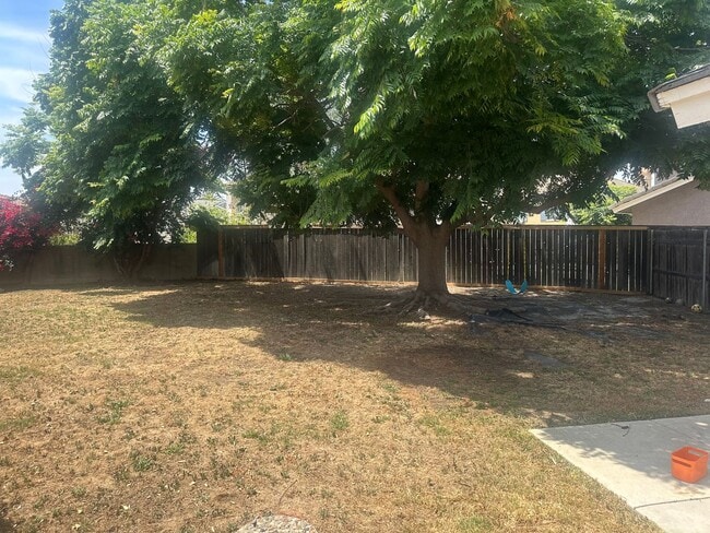 Building Photo - Beautiful Home in Desirable Rancho Cucamonga Neighborhood 3bed x 3bath with large back Yard