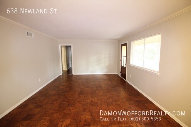 Building Photo - 638 Newland St