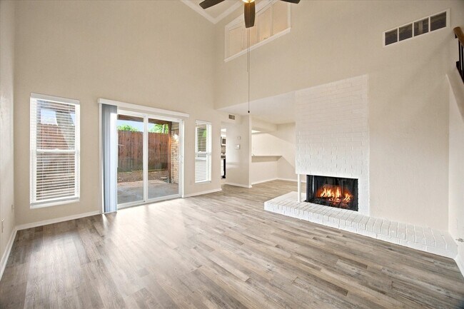 Building Photo - 4913 Burlingame Dr