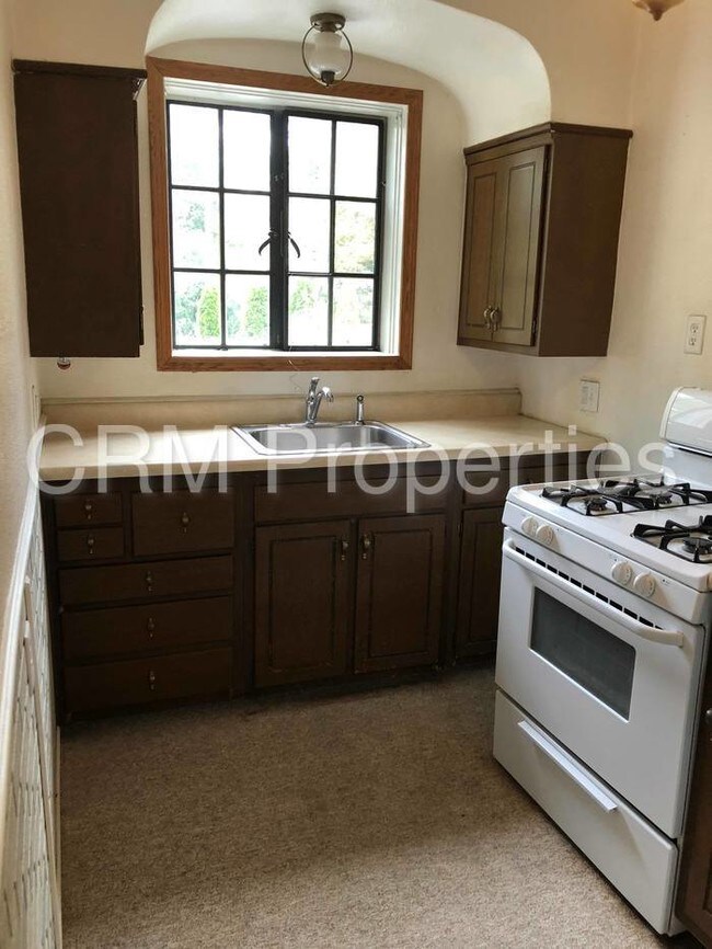 Building Photo - 718 W Mulberry St Apt 22