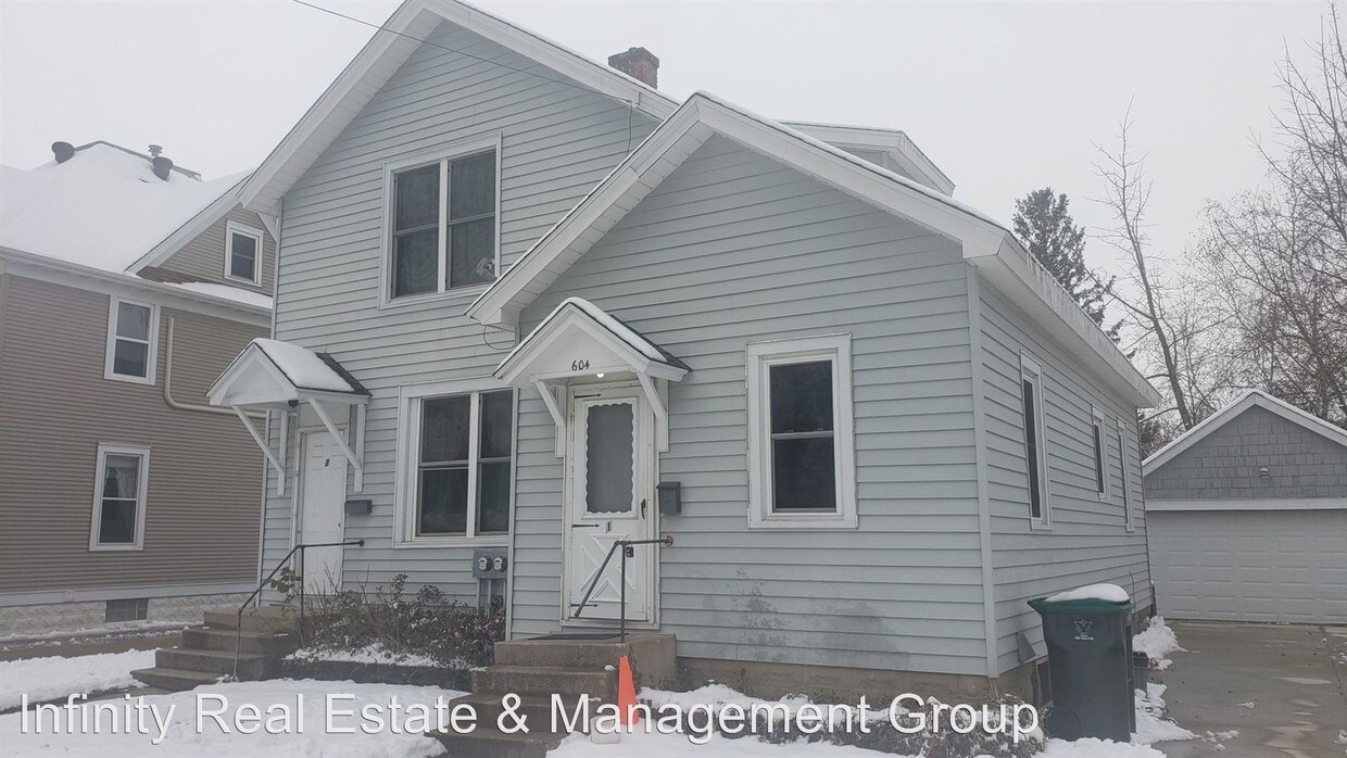 Primary Photo - 604 5th Ave NW