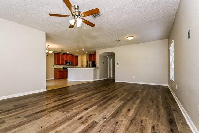 Foto del edificio - 6402 Trent Creek Dr