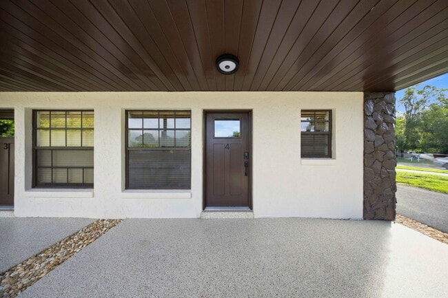 Building Photo - COMPLETELY REMODELED 1-BEDROOM IN BELLEVIEW!