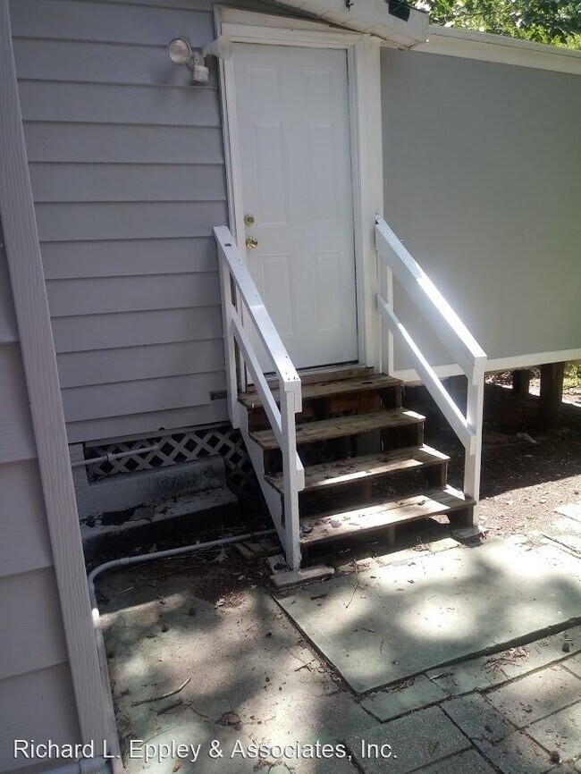 Building Photo - 1 br, 1 bath House - 2220-R Weyland Ave