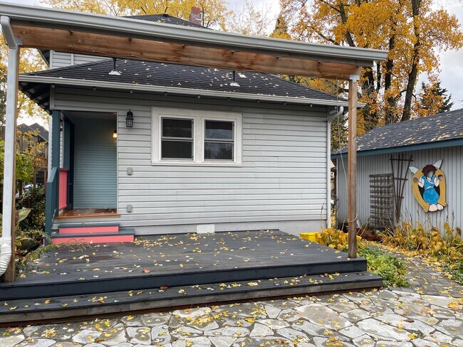 Building Photo - 2221 N Alberta St