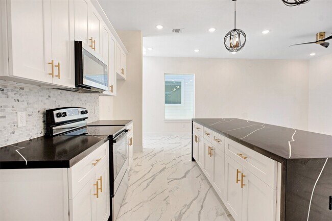 Foto del edificio - 5908 St Augustine St