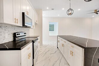 Building Photo - 5908 St Augustine St