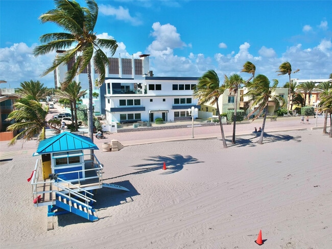 Foto del edificio - 2203 N Surf Rd