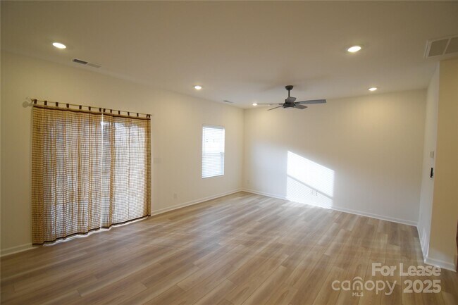 Foto del edificio - 752 Kitfox Dr NW