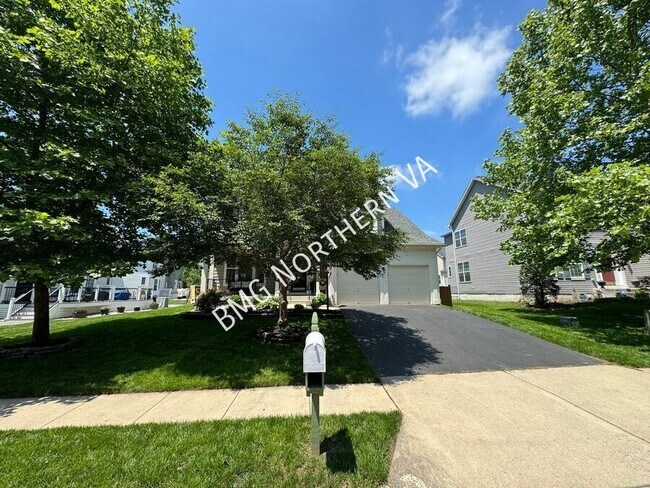 Building Photo - 8930 Kingbird Ct