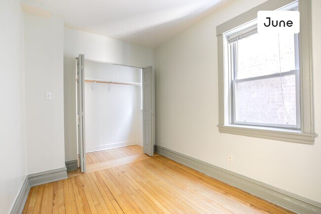 Foto del edificio - ROOM ONLY in 2-bed/1.0-bath Home