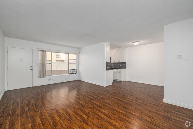 2BR, 1.5BA - 1,000SF - Living Room - 1475 S Wooster St