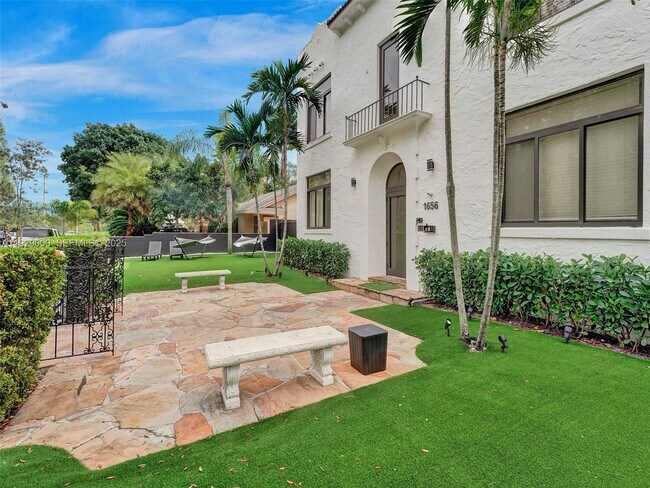 Foto del edificio - 1656 Polk St