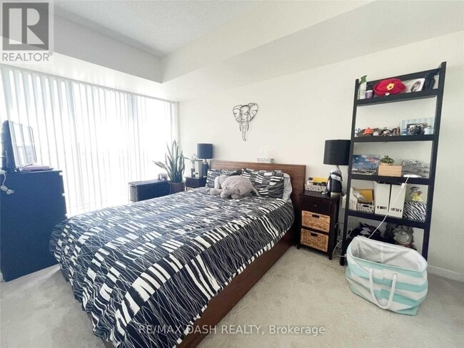 Building Photo - 1040 The Queensway