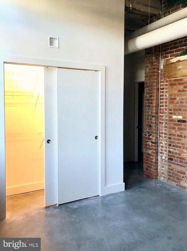 Foto del edificio - Stunning 2 BR/2.5 Bath Condo in Secluded L...