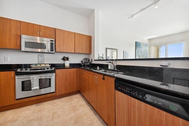 Building Photo - 806 E Windward Way