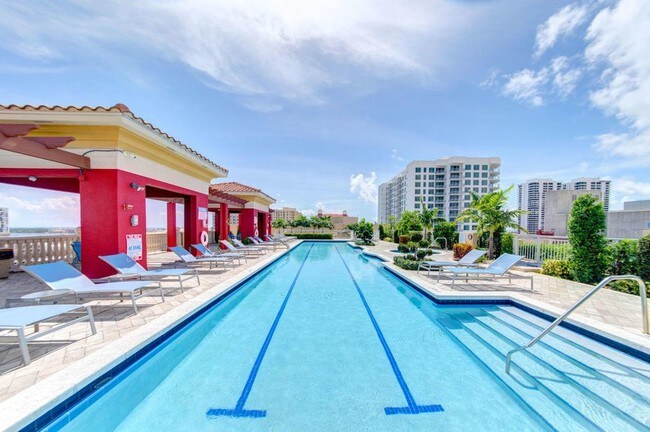 Piscina - The Whitney