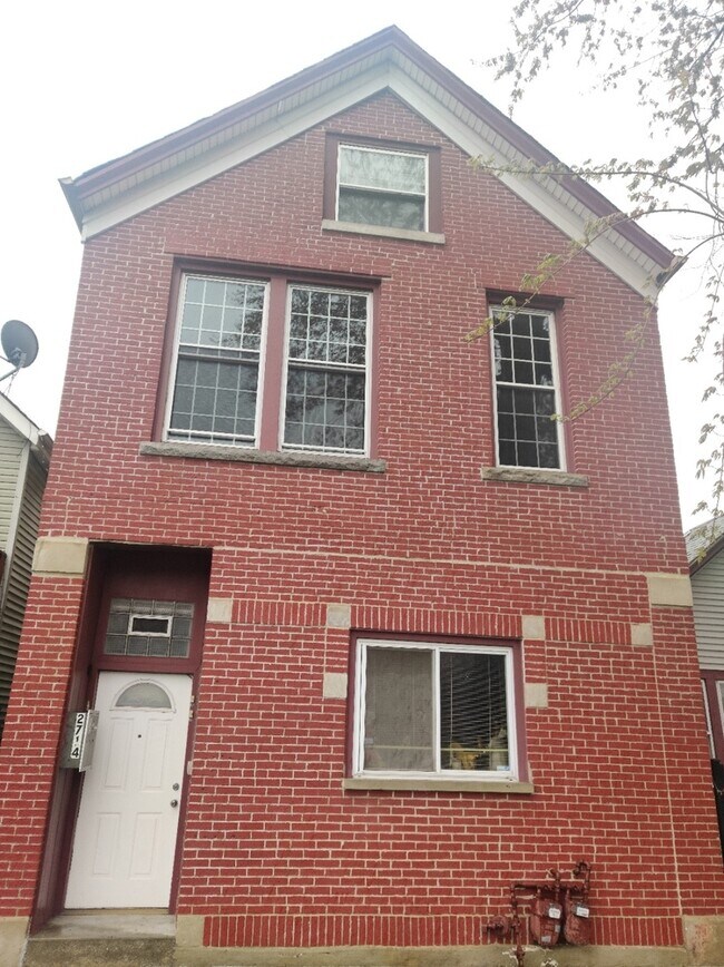 Building Photo - 2714 S Sacramento Ave